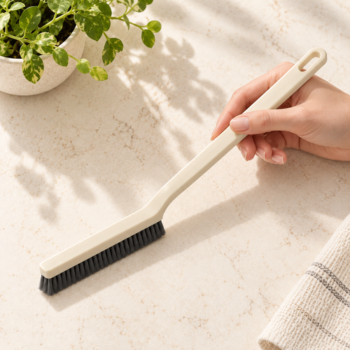 crevice cleaning brush — product use detail 2